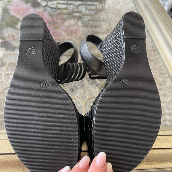 Browns Sandals - Picture 4 of 4